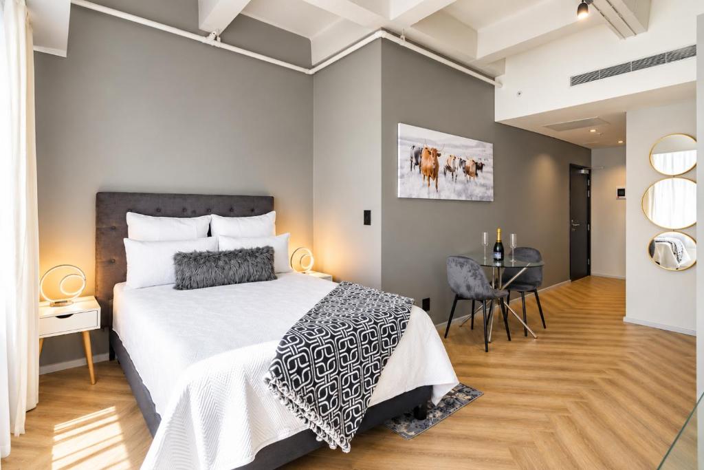 One Thibault Apartment Hotel 