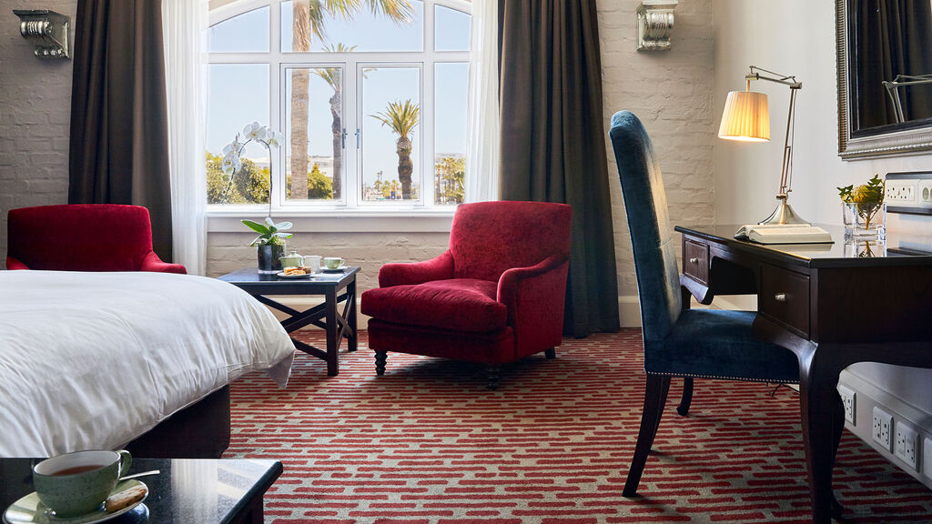 Piazza Facing Room