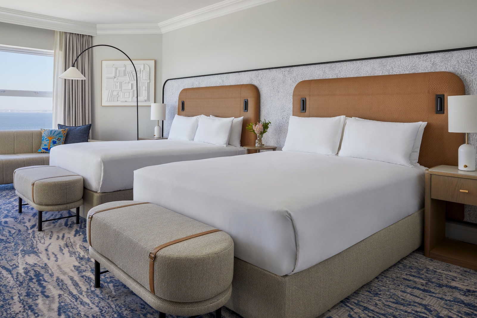 Premium Room Table Mountain